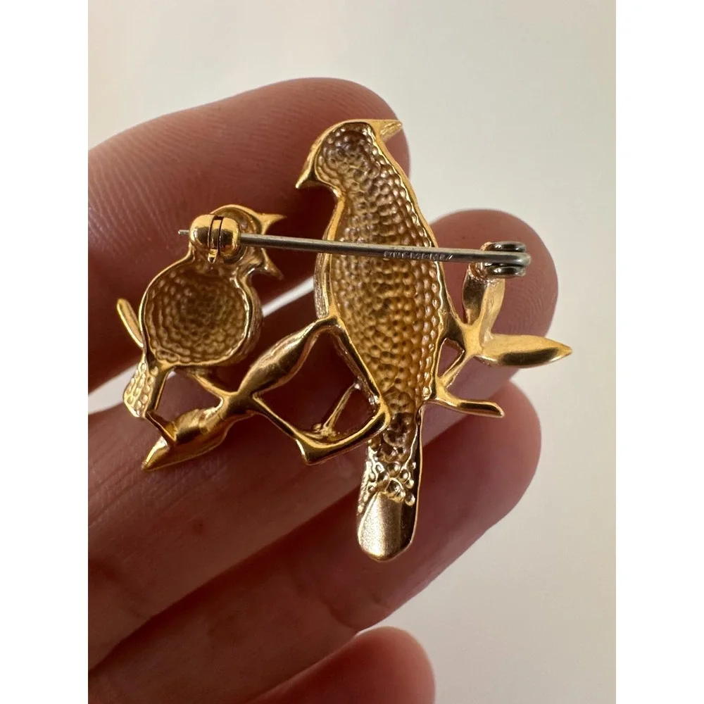 Krementz Brooch Birds Mother‎ Baby Pin Gold tone Beautiful Signed Vintage